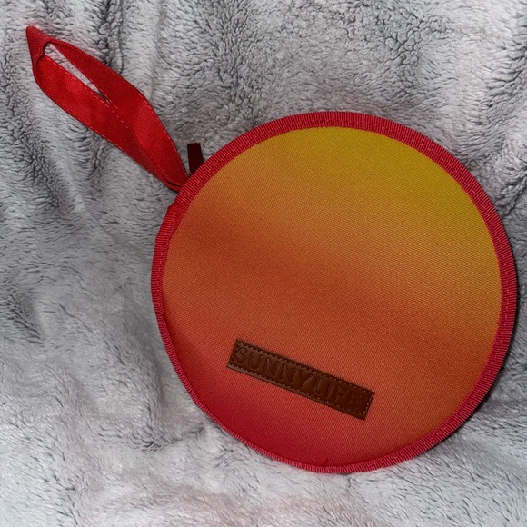 Sunnylife picnic set - NEVER USED - Picture 2 of 9